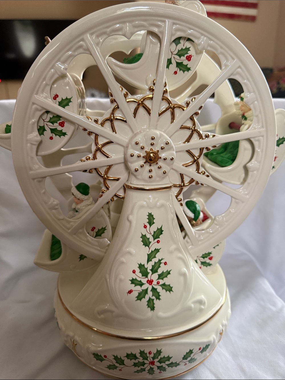 Lenox White Ceramic Holiday Ferris Wheel with Green Holly and Red Berries